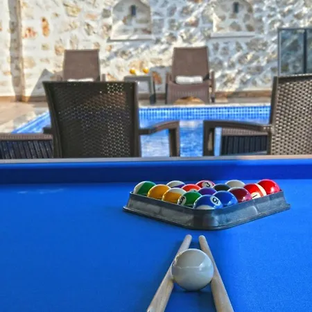 Vila Karaca *